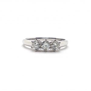 ANELLO TRILOGY IN ORO BIANCO DIAMANTI CT 0,6