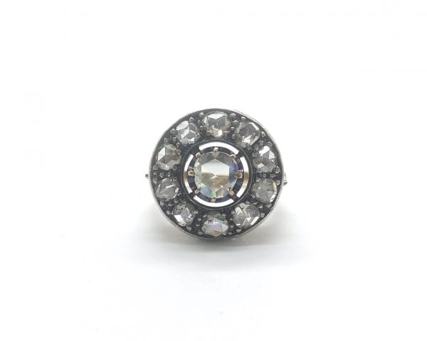 Anello in oro giallo con diamanti