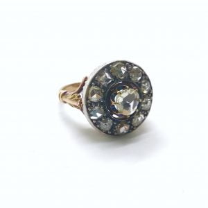 Anello in oro giallo con diamanti - immagine 2