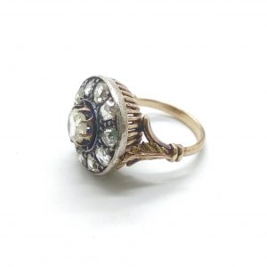 Anello in oro giallo con diamanti - immagine 4