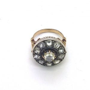 Anello in oro giallo con diamanti - immagine 3