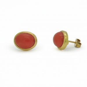 Orecchini in oro giallo con corallo