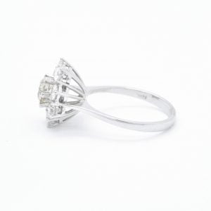 Anello in oro bianco con diamante centrale ct 0,70 e diamanti a contorno - immagine 2