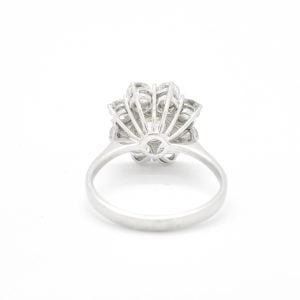 Anello in oro bianco con diamante centrale ct 0,70 e diamanti a contorno - immagine 3