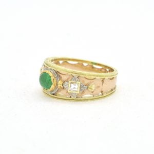 Anello in oro giallo e rosa con smeraldo ct 1 taglio cabochon e diamanti - immagine 3