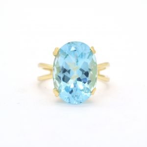 Anello oro giallo con topazio