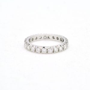 Anello in oro bianco eternity con diamanti Ct 0,92