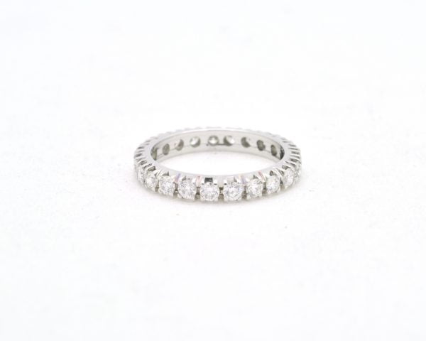 Anello in oro bianco eternity con diamanti Ct 0,92