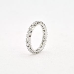 Anello in oro bianco eternity con diamanti Ct 0,92 - immagine 2
