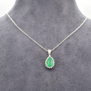 Collana in oro bianco con smeraldo ct 1,25 Colombia e diamanti