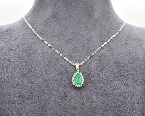 Collana in oro bianco con smeraldo ct 1,25 Colombia e diamanti