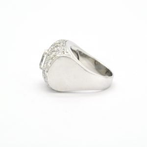 Anello fascia in oro bianco con diamanti Ct 3,31 - immagine 3