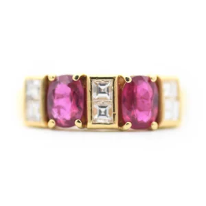 Anello in oro giallo con rubini e diamanti