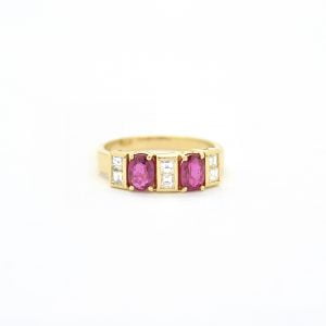 Anello in oro giallo con rubini e diamanti