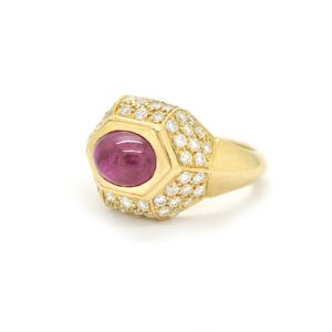Anello in oro giallo con rubino ct 2,5 taglio cabochon e diamanti - immagine 4