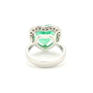 Anello in oro bianco con smeraldo ct 6,60 Colombia taglio cuore e diamanti - immagine 4