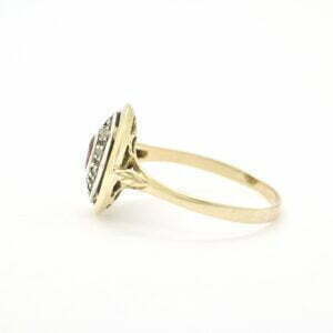 Anello vintage in oro giallo con rubino e diamanti - immagine 2