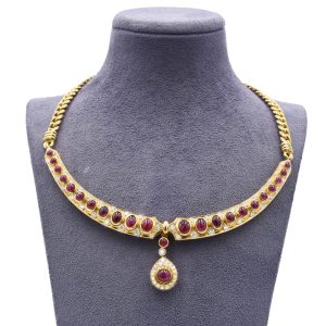 Collana in oro giallo con diamanti e rubini