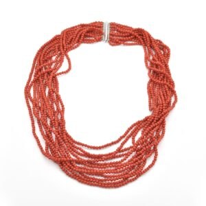 Collana in corallo Sardegna torchon con chiusura in oro bianco