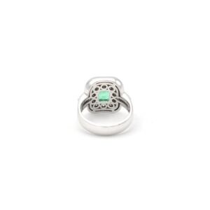 Anello in oro bianco con smeraldo ct 1,50 Brasile e diamanti - immagine 3