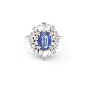 Anello in oro bianco con zaffiro ct 1,7 Ceylon e diamanti