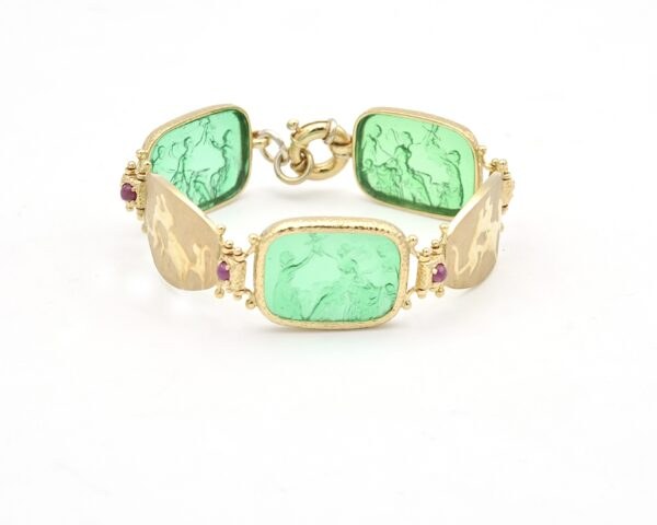 Bracciale in oro giallo 18 carati e paste vitree incise