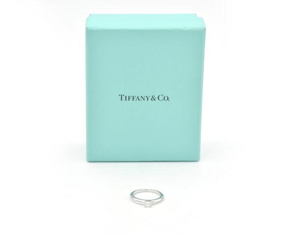 Anello Tiffany in platino con diamante princess