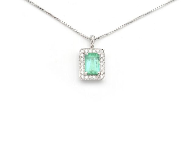 Collana in oro bianco con smeraldo e diamanti