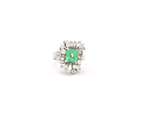 Anello in oro bianco con smeraldo ct 1,81 Colombia e diamanti