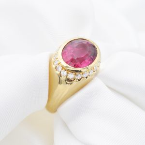 Anello in oro giallo con rubellite e diamanti - immagine 4