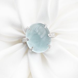 Anello in oro bianco con acquamarina 18,5 ct e diamanti 0,40 ct - immagine 4