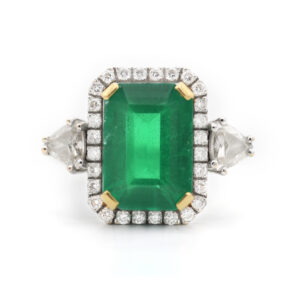Anello con Smeraldo ct. 5,6 Zambia e Diamanti